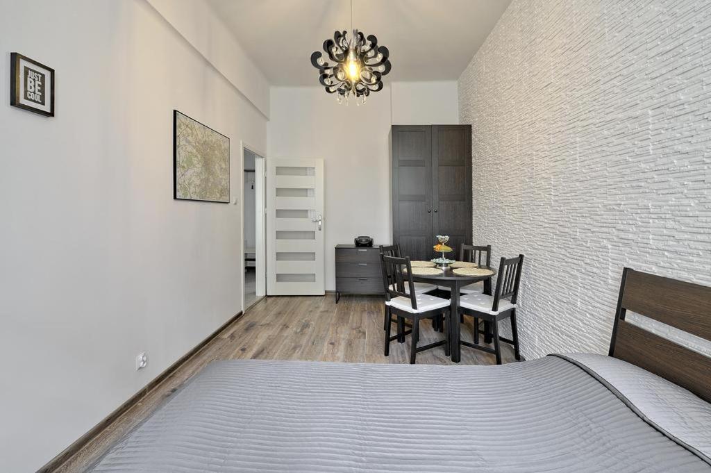 Apartament W Centrum :) クラクフ エクステリア 写真